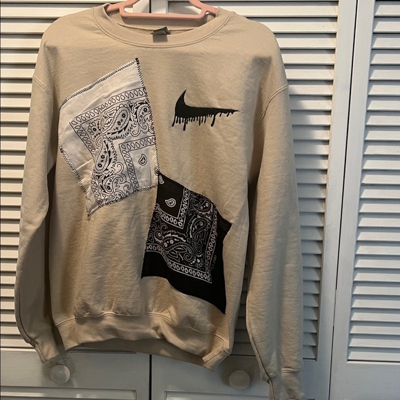 Nike Other - #1442+ Unisex’s Nike Cream and Black Graphic Sweater